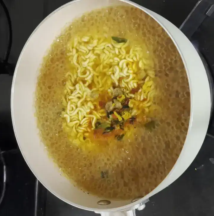 Boiling the Shin Ramyun Gold noodles in a pot