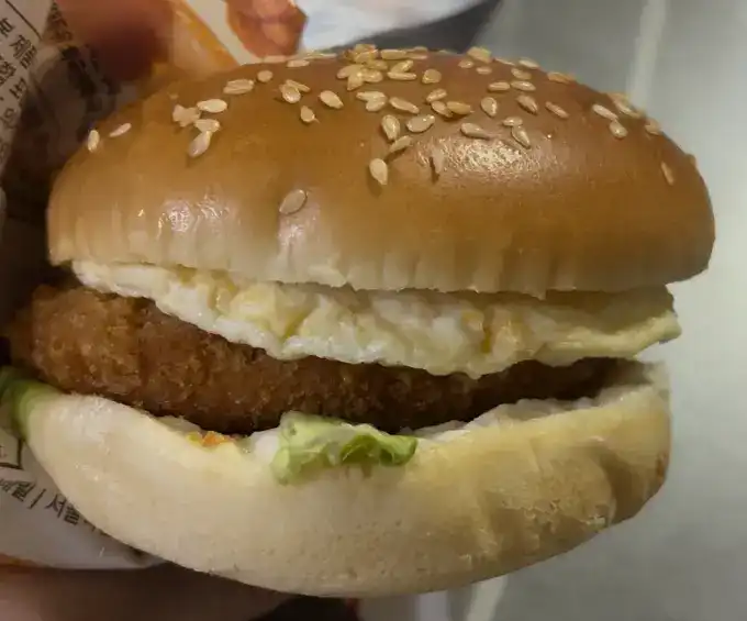 Whole CU Chicken Egg Spicy Burger showing its thick volume