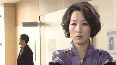 Cha Moo-hyuk sadly watching his birth mother shower her other son with affection