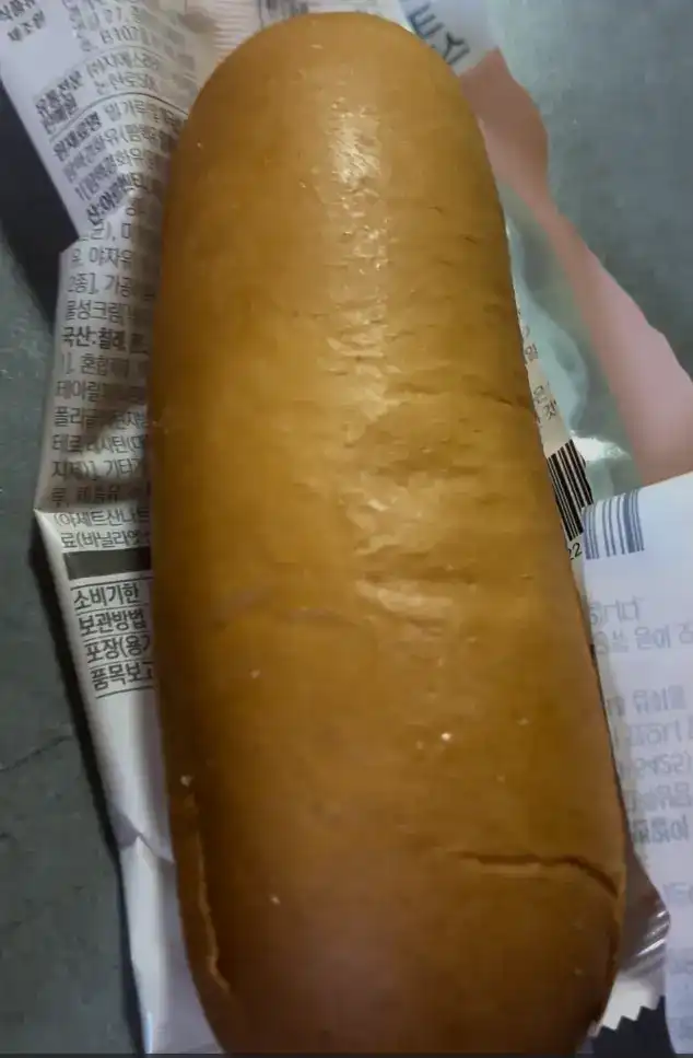 The GS25 Hyeja-roun Cream Stick Bread out of its packaging