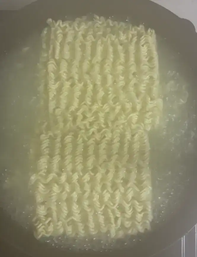 A perfectly cooked bowl of Yorihada Jjajang Ramen