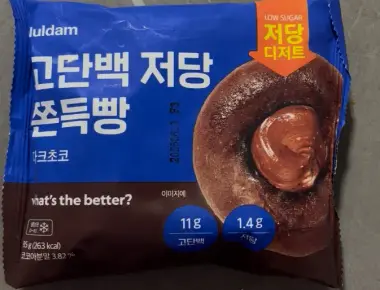 Honest Review - GS25 High-Protein Low-Sugar "Chewy" Dark Chocolate Bread – Where Is the Chew?