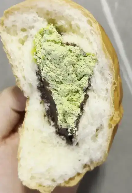 Close-up of the green cream and chocolate layers inside the bread