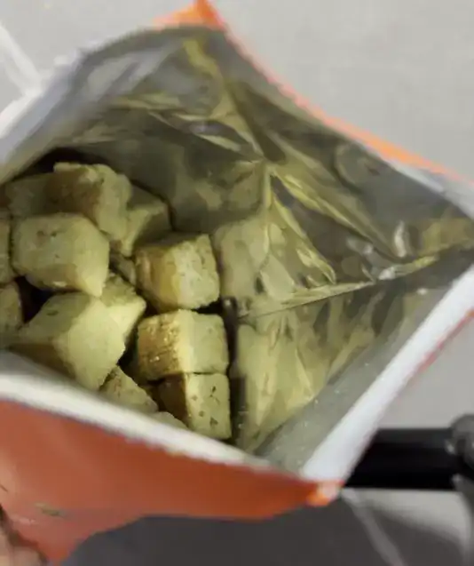 Opened packaging of the GS25 Matcha Rusk showing the bite-sized pieces