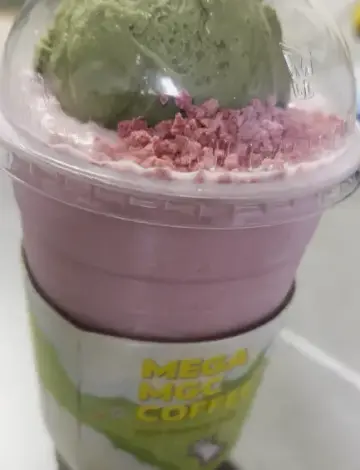 Honest Review- Mega Coffee Matcha Gelato Strawberry Frappe – A Matcha Lover's Dream (4.5/5 Stars) 🍵🍓
